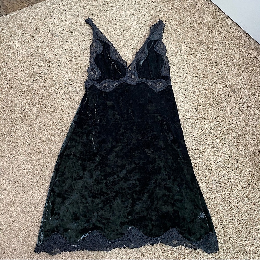 VICTORIA SECRET BLACK VELVET LACE SLIP DRESS SIZE XS
